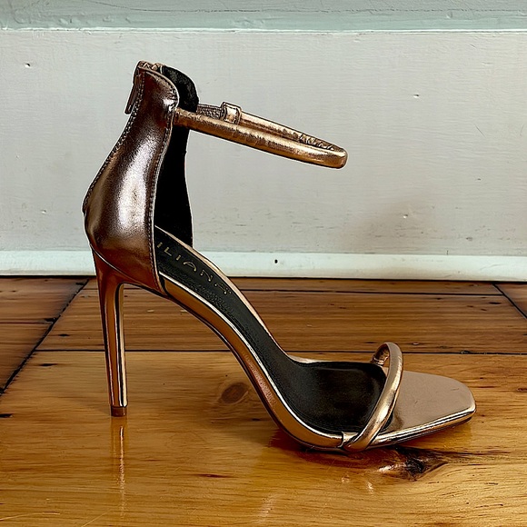 Lillian Gold Heeled Sandals Size 8 - Picture 2 of 5